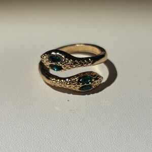 Fashion Jewelry Gold Serpent Ring with Emerald Hues
